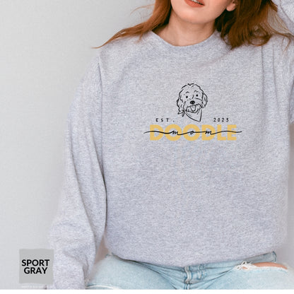 Goldendoodle Mom crew neck sweatshirt with Goldendoodle face and words "Doodle Mom Est 2023" in Sport gray color